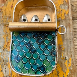 Boîte de sardines poisson avec motif écailles de poisson à suspendre image 3