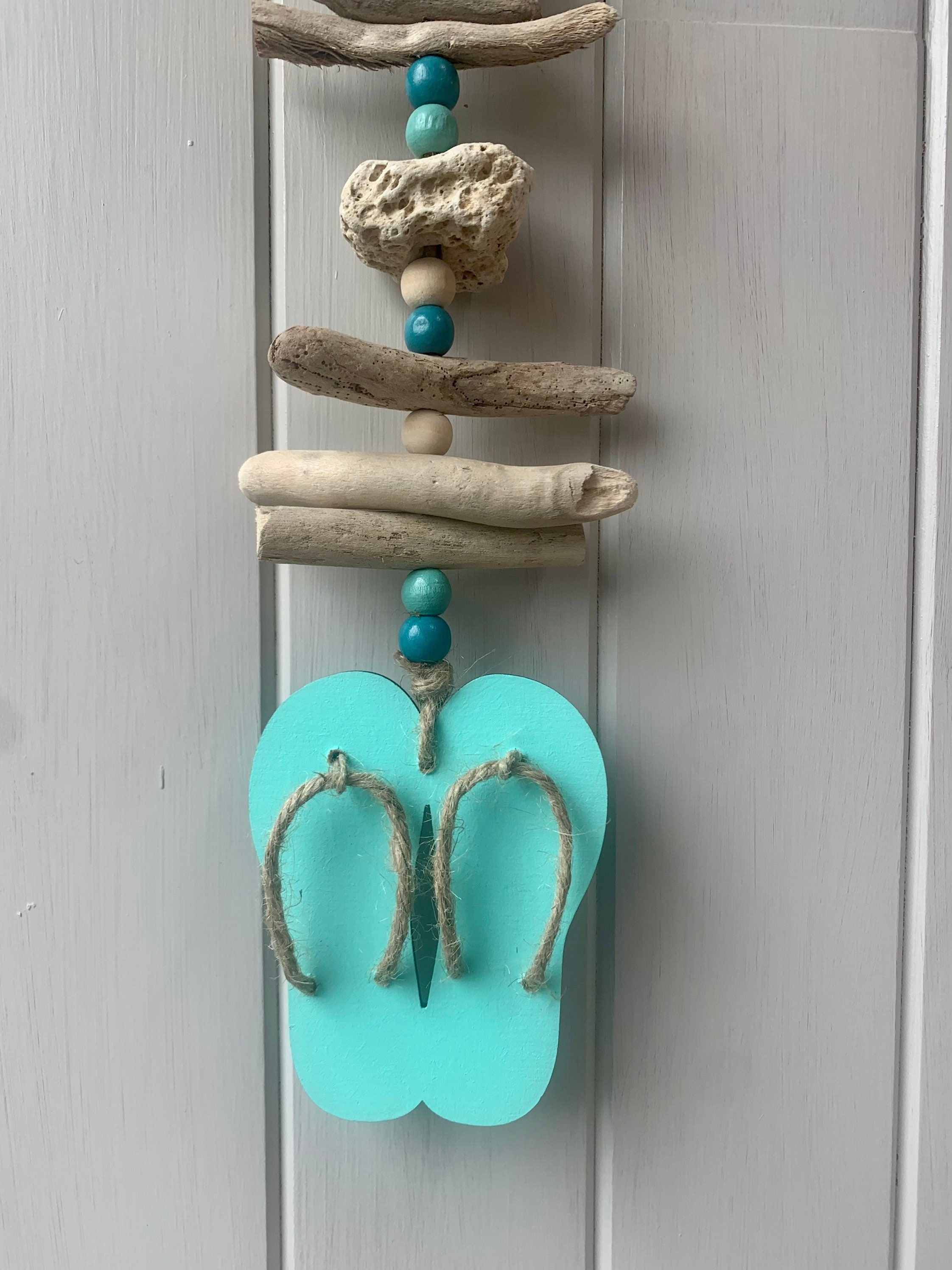 Flippin' Adorable Main Driftwood Hanging Paire de Tongs Cintre Différentes Couleurs