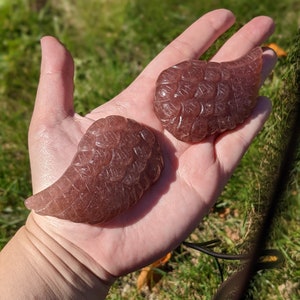 Pair of strawberry quartz wings with sparkle - crystal carving