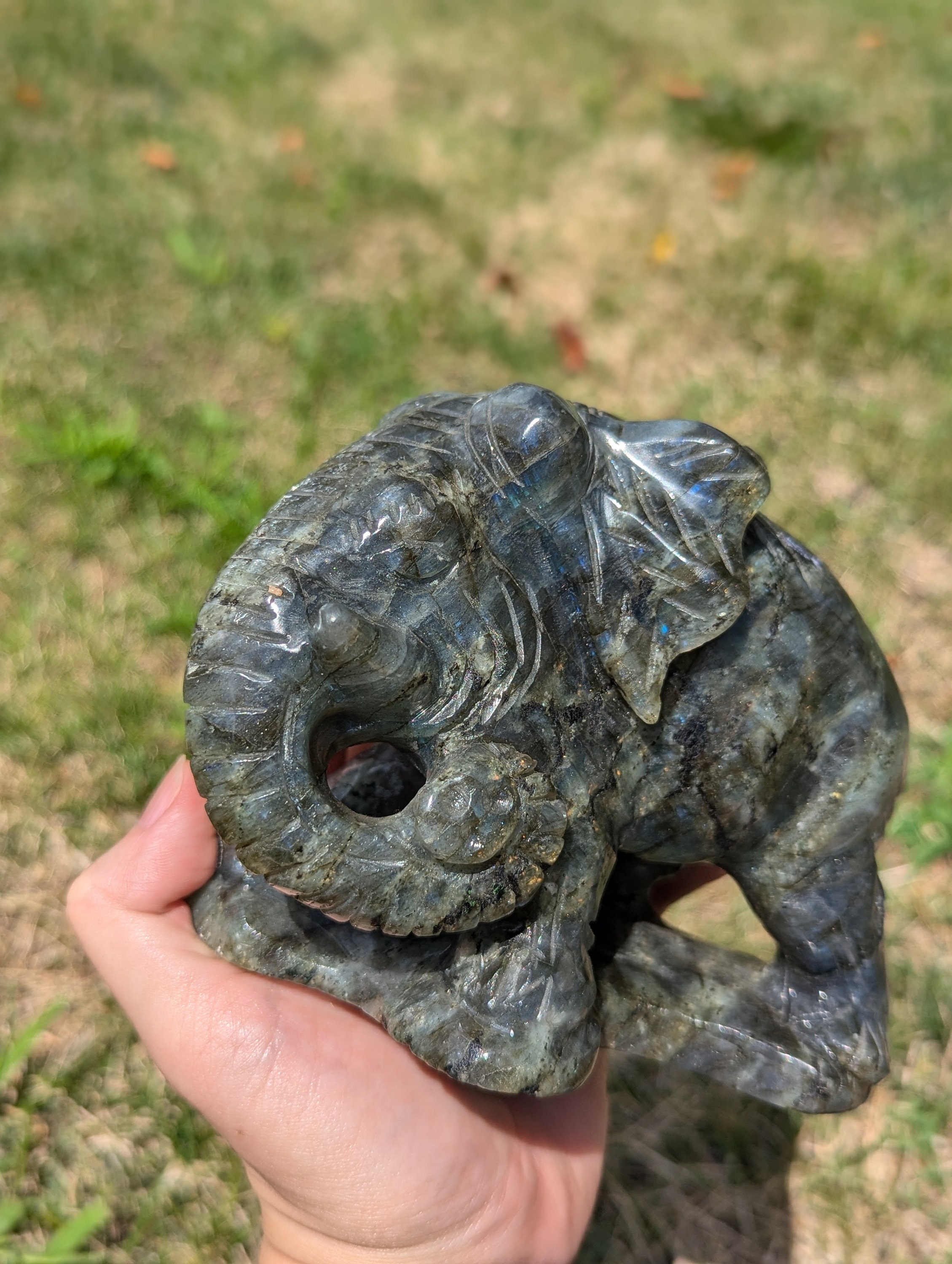 黄色の輝きがいっぱいのラブラドライトの象の彫刻 - Etsy 日本