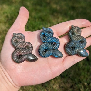 Sculptures texturées de serpents en labradorite - flash complet en violet, bleu, jaune et XL