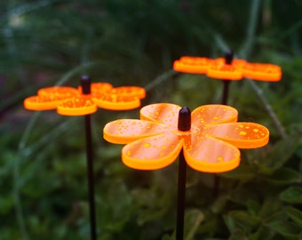 Sun Catcher Garden Decor Glowing Daisy Set of 3 Decorative Garden Stakes 25cm, 10 inch high Outdoor Yard Bouquet Lovely Gardeners Gift