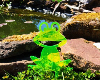 Decorative Garden Stake Happy Frog | Medium Garden Ornament | Garden Décor Gift | Fun Outdoor Accessory