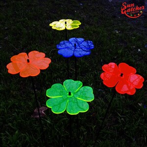 SunCatcher Garden Decor 5 Leuchtende Sonnenfänger Garten Stecker 75cm große Blumen Dekoration für Balkon und Terrasse als Gärtner Geschenk Bild 8