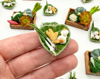Miniature dollhouse vegetables crate , inspired by Maileg Mouse. 1/6th scale. Dollhouse food.