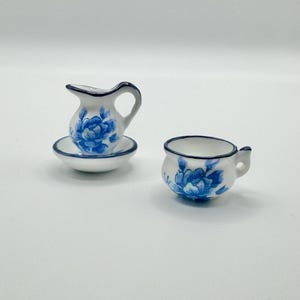 1:12 Scale Porcelain Wash Set, Blue Floral Chamber Pot, Dollhouse Bathroom Accessories
