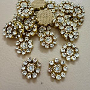 Apliques de flores com strass dourado (25 unidades) | Enfeites com motivos indianos