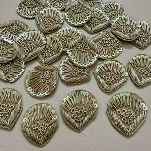 Parches de hojas Zardosi doradas, apliques bordados a mano con hilo metálico (paquete de 5)