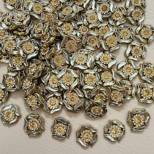 25 st guldfärgade blommiga Kundan-lappar med strass- och spegelapplikationer, indiska sömnadsmaterial