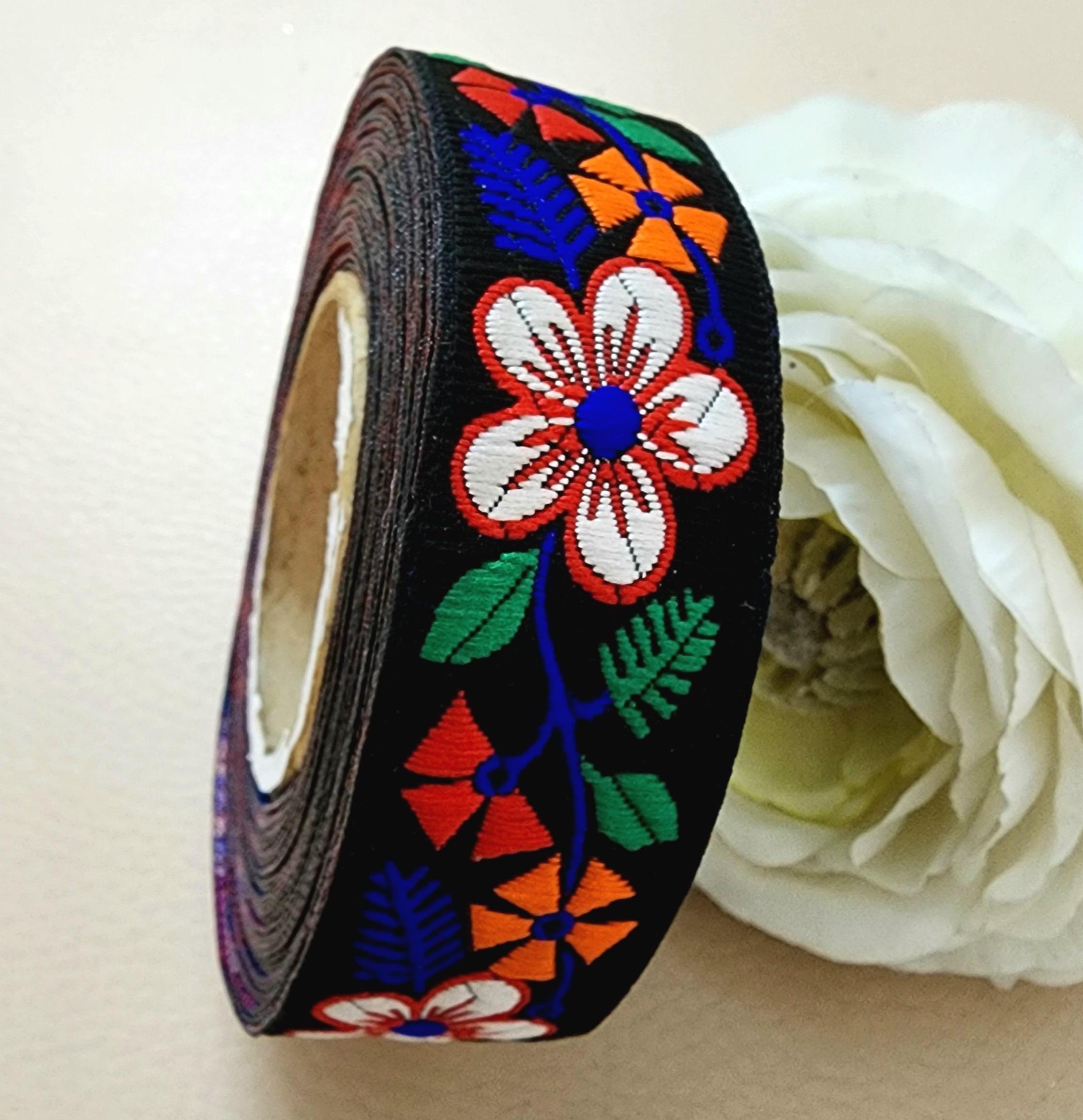 3cm フォークフローラル刺繍トリム、9ヤードロール | ブラックマルチ