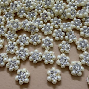 Apliques de flores con perlas y diamantes de imitación, pequeños parches florales con cuentas para manualidades - Paquete de 25