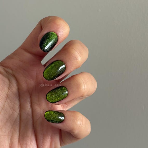 Velvet Magnetic Almond Nails