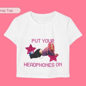 Addison Rae Baby Tee, Women&#39;s Graphic T-Shirt, Headphones Design, Music Lover Gift, TikTok Fan Shirt, Trendy Teen Tee