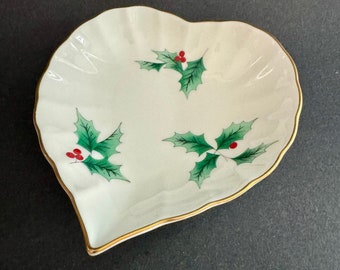 FREE SHIPPING Mikasa Ribbon Holly heart shaped trinket/soap dish.