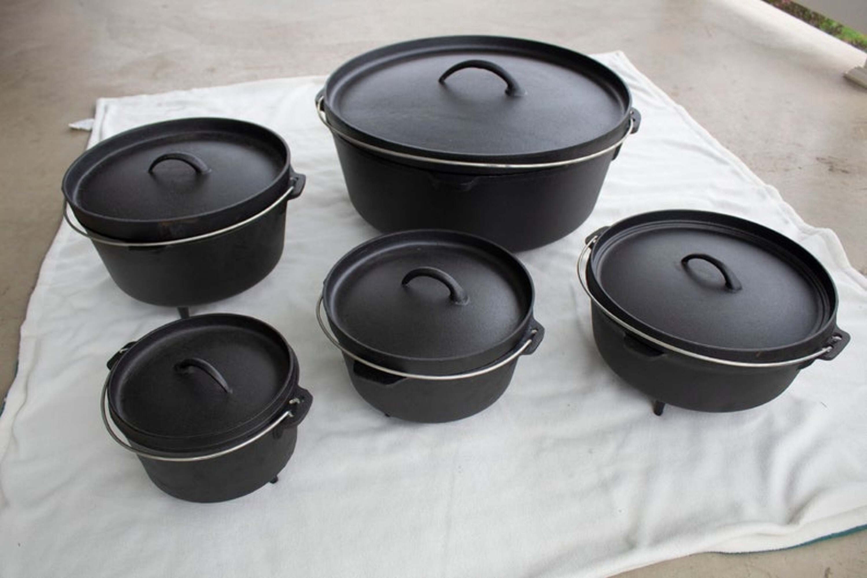Types of cast iron Dutch ovens Oven with warm feet Etsy