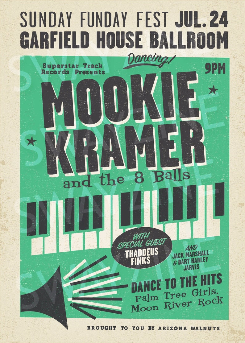 Op de afbeelding: Een vintage poster die reclame maakt voor een concert met Mookie Kramer en de 8 Balls. De poster is groen en wit met zwarte tekst en toont een pianotoetsenbord en een microfoon. Het concert vindt plaats in de Garfield House Ballroom op 24 juli om 21:00 uur. Special guest Thaddeus Finks zal ook optreden. De poster wordt u aangeboden door Arizona Walnuts.