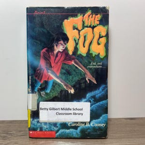 The Fog Paperback Chapter Book by Caroline B Cooney Library Discard 1989
