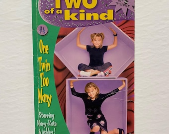 Two of a Kind #4 双子が1人多すぎる メアリー・ケイトとアシュリー ペーパーバック チャプターブック