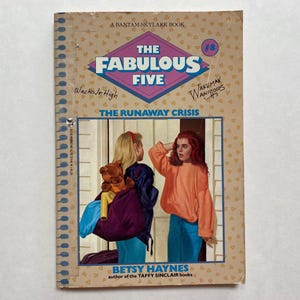 1989 The Fabulous Five Paperback Chapter Book / Book 8 The Runaway Crisis / Betsy Haynes / 90s Kids Teens Reading