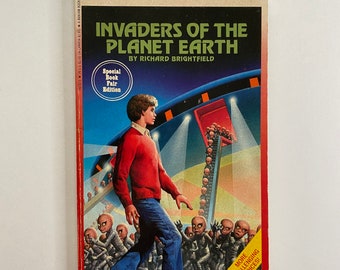 Choose Your Own Adventure #70 Invaders of The Planet Earth Paperback Chapter Book