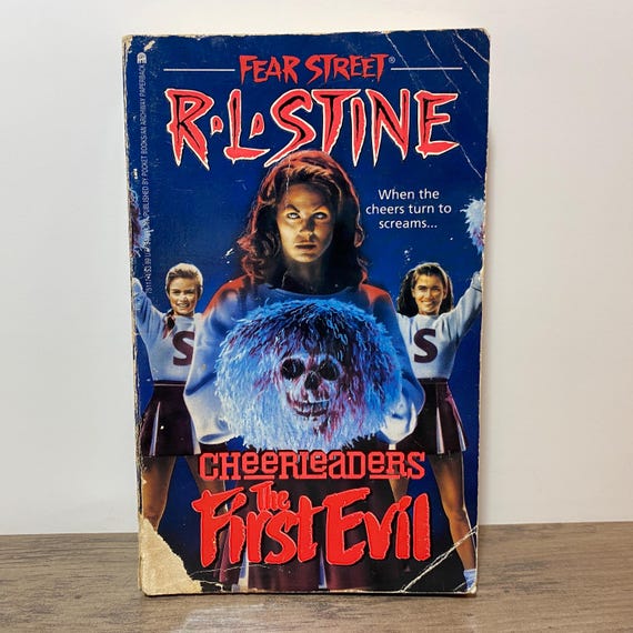 【３Stories】Cheerleaders R.L. Stine 希少 1992 Fear Street Cheerleaders First Evil Super Chiller Paperback