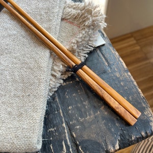 Pauzinhos de madeira de teca maciça feitos à mão para ramen e sushi | Alta qualidade e reutilizáveis