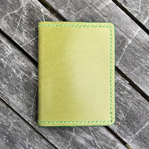 Cartera minimalista de 4 bolsillos de piel italiana color verde pistacho, hecha a mano en EE. UU., idea de regalo