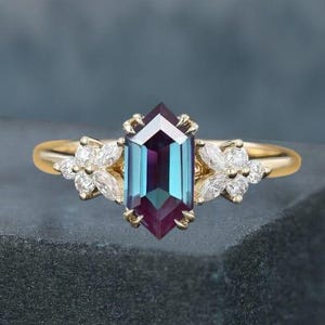 Hexagon Cut Alexandrite Engagement Ring June Birthtone Gemstone Rings Solid Gold Alexandrite Ring Promise Moissanite Ring Anniversary Gift