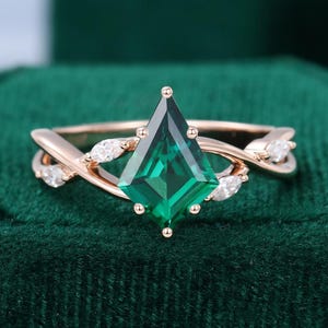 Kite Cut Emerald engagement ring Kite cut vintage solid silver Ring unique Cluster kite cut moissanite wedding ring bridal ring Anniversary