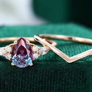 Vintage Pear shaped Alexandrite engagement ring set Unique gold Moissanite engagement ring marquise twist ring Bridal set Anniversary