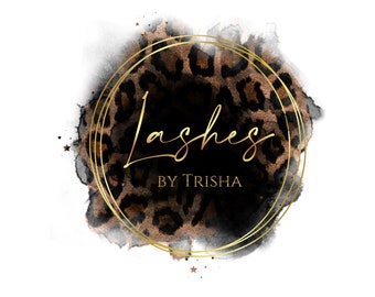 Könnte beinhalten: Ein schwarzes und goldenes Logo mit einem Leopardenmuster-Hintergrund. Der Text "Lashes by Trisha" ist in goldener Schrift geschrieben.