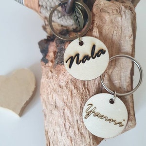 Wooden dog tag with engraving | Personalizable with name and symbol | Name tag for dogs and cats
