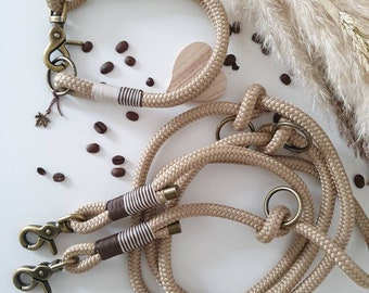 Puede incluir: Un juego de collar y correa para perro de cuerda beige con rayas marrones y blancas. El collar tiene un cierre de latón y la correa tiene dos cierres de latón.