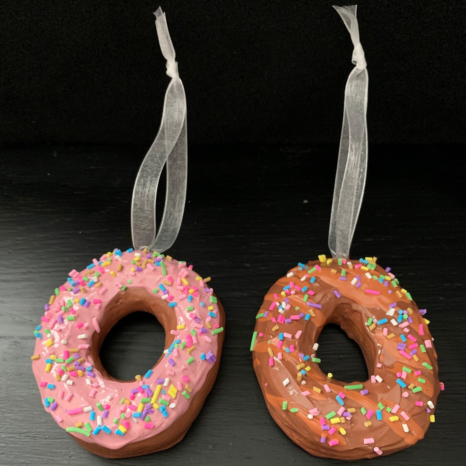 Divertido Clay Donut Prop Colgante Ornamento Chocolate Fresa Etsy Divertido Clay Donut Prop Colgante Ornamento Chocolate Fresa Etsy