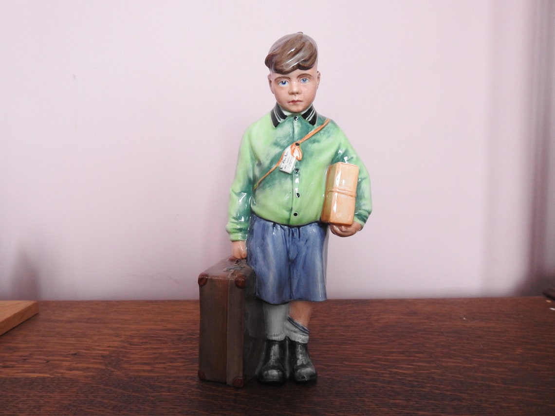 Royal Doulton the Boy Evacuee Children of the Blitz HN3202 Limited