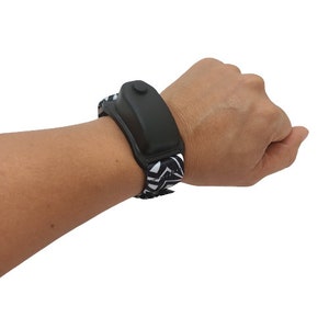 Regreso a la escuela Dispensación de desinfectante de manos adulto y niño, Pulsera portátil Pulsera, Dispensador de manos al aire libre, Prevenir la propagación de gérmenes Covid