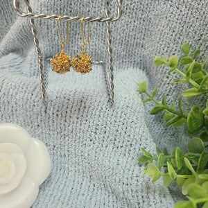 Coil draad bungelen oorbellen, Coiling gizmo goud gevulde oorbel, Mooie gouden vuurbal oorbel, bal oorbellen, cadeau voor haar, sieraden collectief
