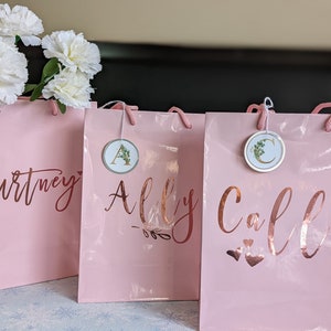 Personalized Gift Bags,Wedding Gift Bags Personalized,Bridesmaid Gift Bags,Bachelorette Party Gift Bag,Thank You Gift Bag,Birthday Gift Bag