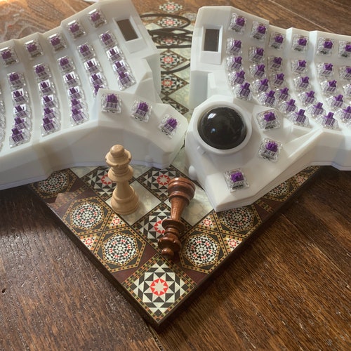 Dactyl Manuform Keyboard Builds, Trackballs and Hotswap