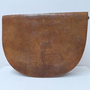Bolso tipo cartera tipo folio con diseño de armadillo, serpiente lagarto, de los años 30, forma de media luna/ovalada, expandible, hecho a mano, estilo rockabilly western antiguo, en excelente estado.