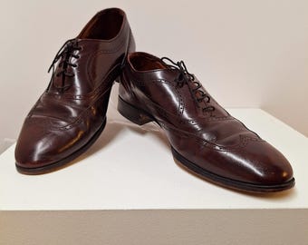 Vintage Bostonian Classics Black Leather Oxfords or Brogues. First