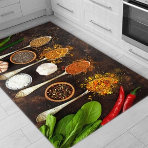 Tapis de cuisine aux imprimés éclatants • Tapis de cuisine antidérapant lavable en machine • Variété d'épices et d'herbes sur une table sombre • Cadeau pour la cuisine