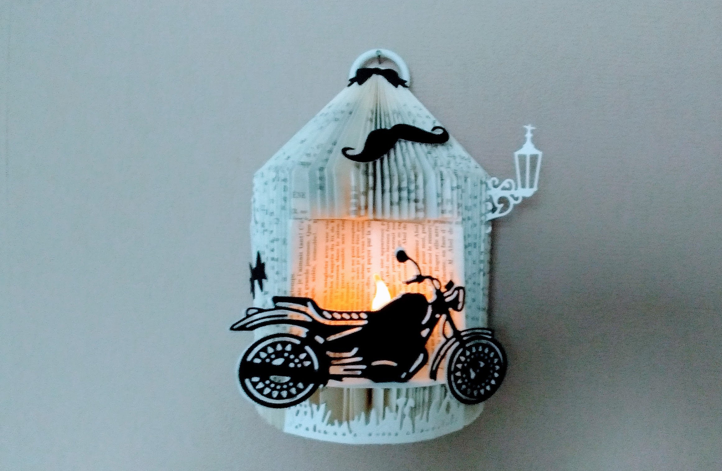 Une Moto, Lanterne en Livre Plié, Cadeau Original Pour Un Anniversaire, La Fête Des Pères, Une Jolie