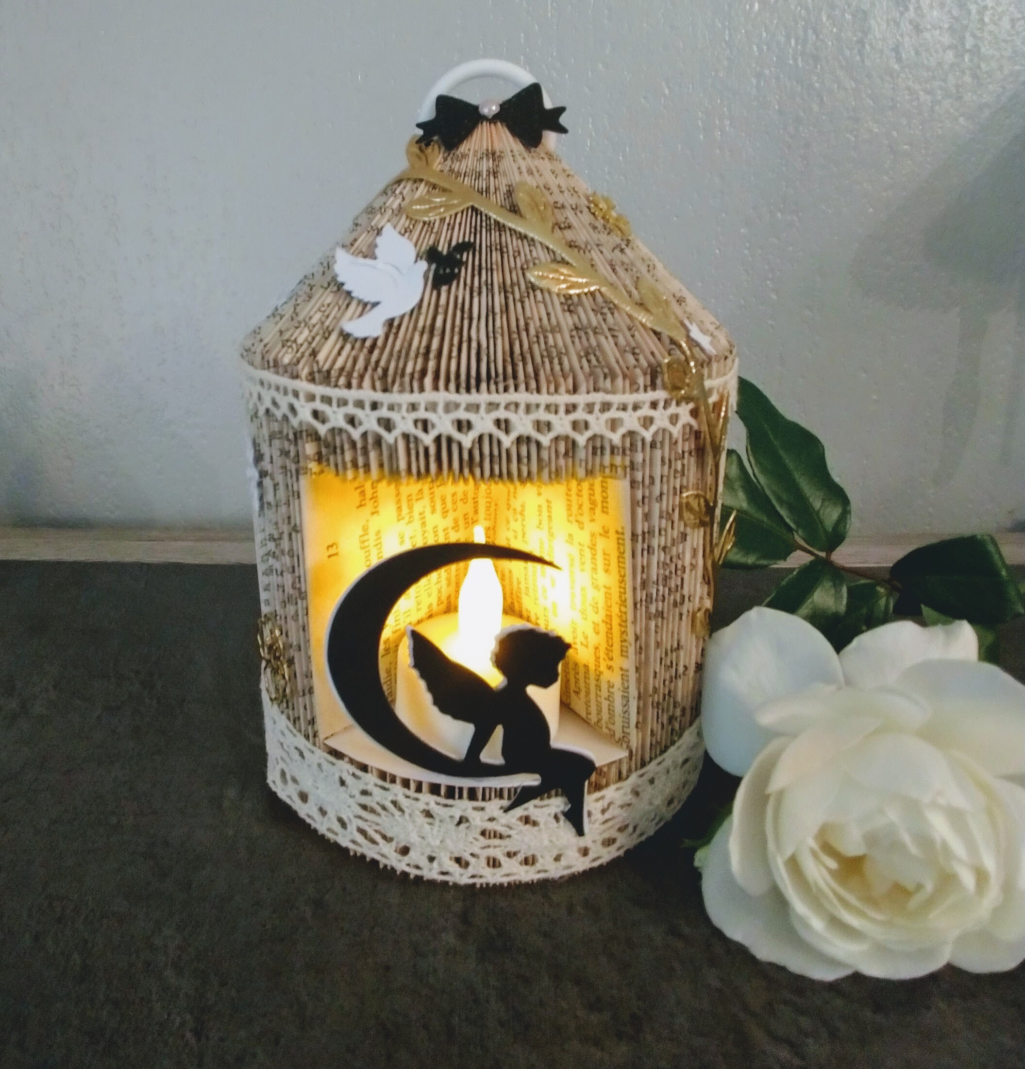 Un Ange, Lanterne en Livre Plié, Cadeau Original Pour Un Anniversaire, Une Fête, Jolie Attention.