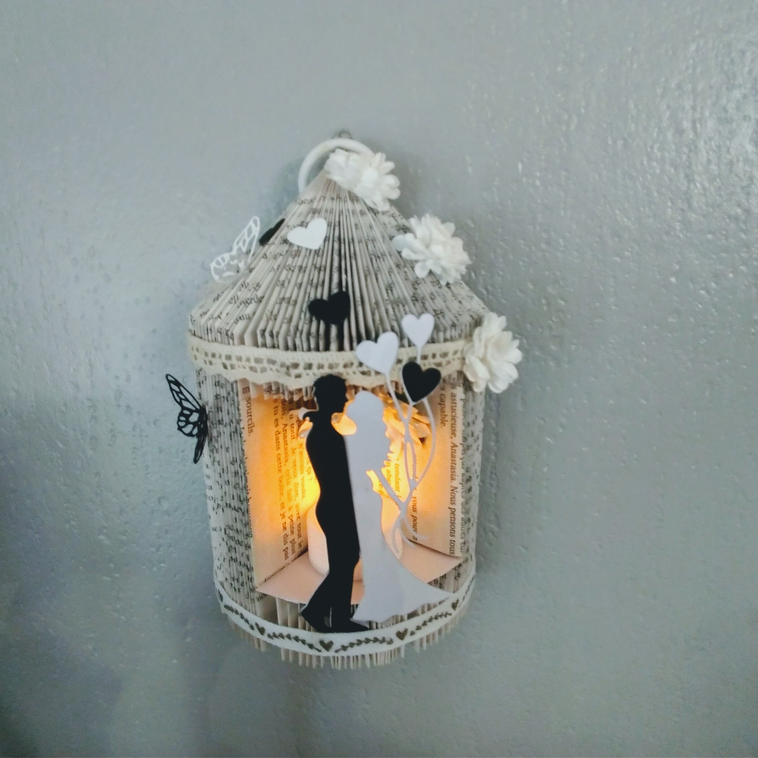 Amour, Livre Recyclé Plié, Lanterne Pour La St Valentin, Un Cadeau Original, Plaisir Parfait