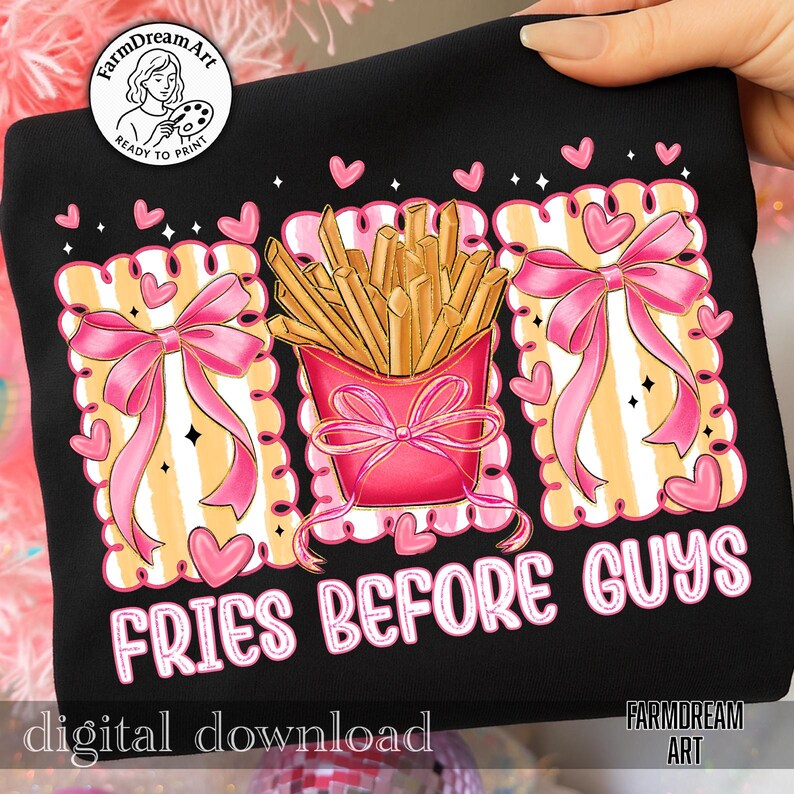 Op de afbeelding: Zwart sweatshirt met een grafisch ontwerp met een roze bakje friet, roze strikken en hartjes. De tekst "FRIES BEFORE GUYS" is weergegeven in roze en wit. De woorden "digital download" zijn ook zichtbaar.