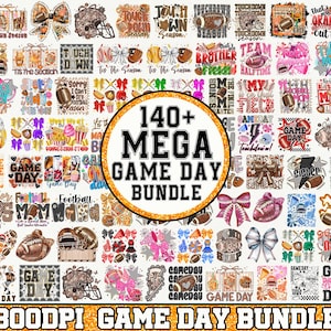 Puede incluir: Un paquete gráfico de descarga digital con más de 140 diseños de día de juego. La colección incluye balones de fútbol, cascos, lazos y elementos de texto como "Game Day". La imagen está sobre un fondo de purpurina dorada.