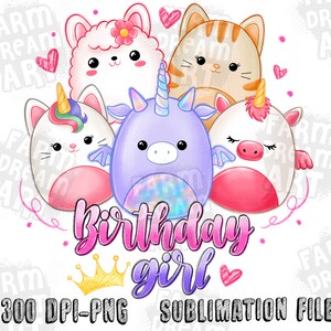 Puede incluir: Una ilustraci&oacute;n digital de cuatro personajes de dibujos animados lindos, un unicornio, una llama, un gato y un unicornio, con el texto "Birthday girl" y una corona dorada. Los personajes est&aacute;n todos vestidos de rosa, morado y blanco.