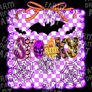 Puede incluir: Gr&aacute;fico tem&aacute;tico de Halloween con la palabra "SPOOKY" en letras moradas y naranjas. El dise&ntilde;o incluye un murci&eacute;lago, calabazas, telara&ntilde;as y un fondo a cuadros morado y blanco. Hay un lazo naranja en la parte superior.