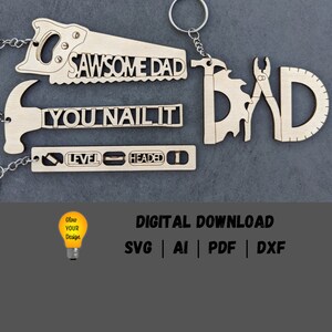 Puede incluir: Un conjunto de cinco llaveros de madera cortados con l&aacute;ser que representan herramientas y las palabras "Sawsome Dad", "You Nail It" y "Level Headed". Los llaveros est&aacute;n dise&ntilde;ados para ser un regalo divertido y &uacute;nico para un padre.